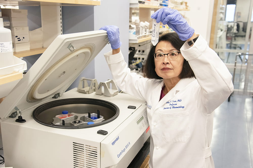 Dr. Betty Tsao in lab